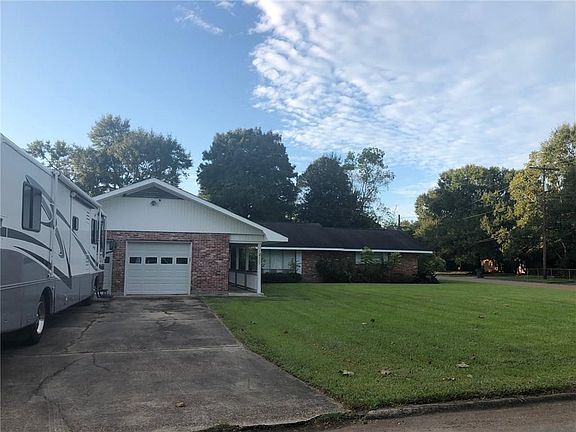 3rd image of 323 Greenway St