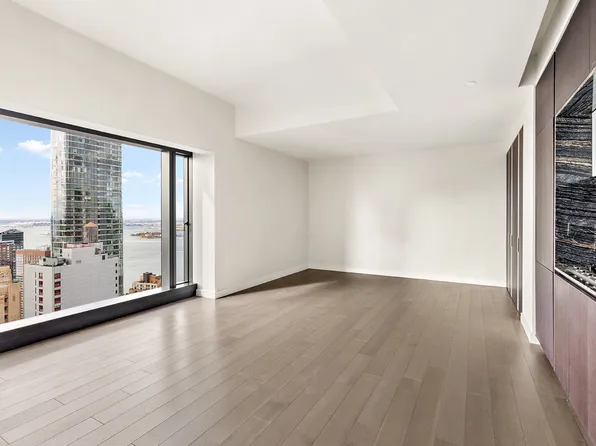 125 Greenwich Street image 2 of 15