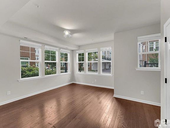 3rd image of 26 Fleet St