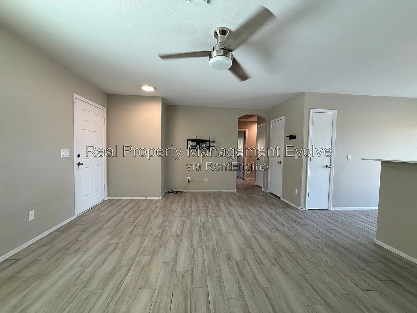 3 bed, 2.0 bath, 1139 sqft, $1,700 — Photo 4