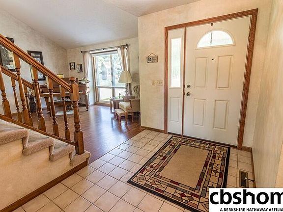 5th image of 592 N 153rd St