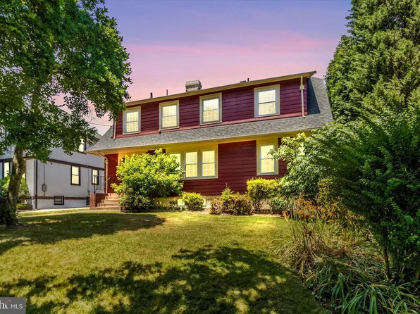 3805 Thornapple St, Chevy Chase, MD 20815