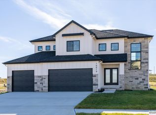 16619 Abigail St, Bennington, NE 68007