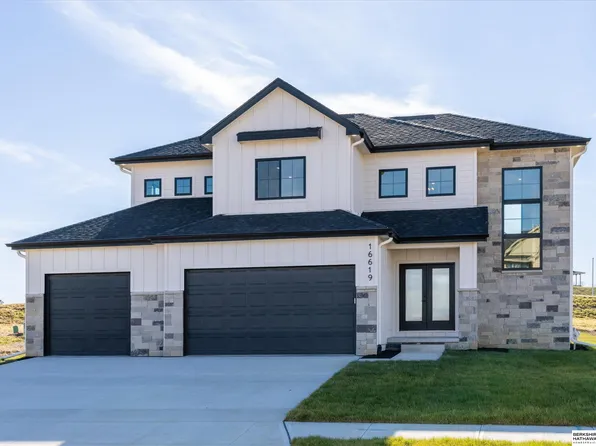 16619 Abigail St, Bennington, NE 68007