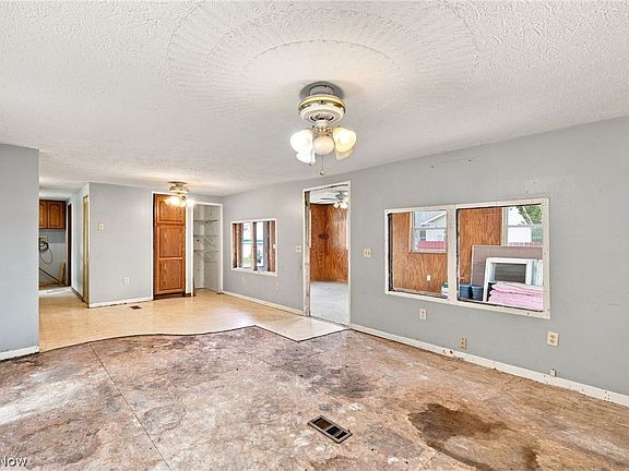 4th image of 405 Palomino Ct