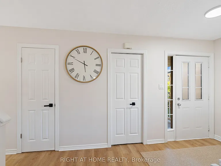 754 Hedgerow Pl — Photo 4