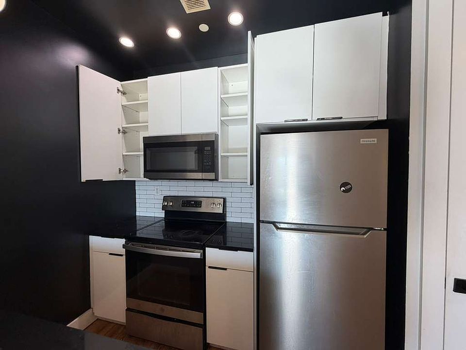 1st image of 498 Jackson Ave #4B