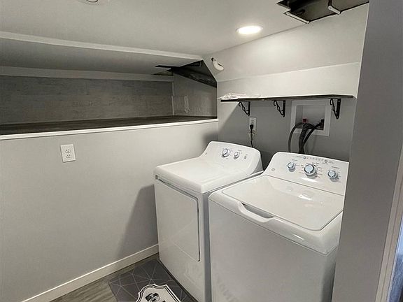 5th image of 307 1/2 N Catherine St