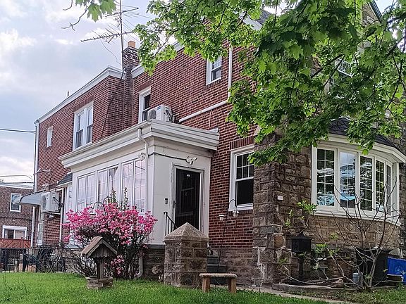 2nd image of 838 Glenview St