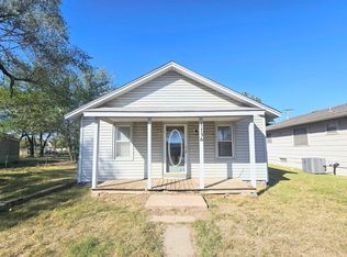 1136 E 7th Ave, Hutchinson, KS 67501