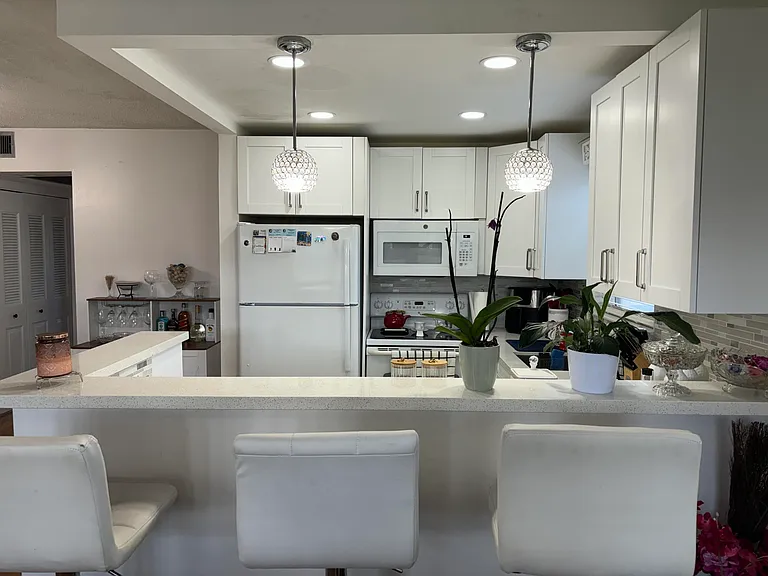 172 Camden E — Photo 1