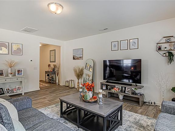 5th image of 4740 Wesmar Ct
