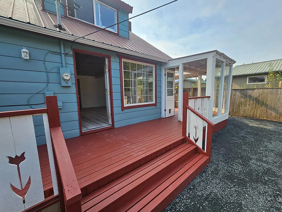 607 S H St #B