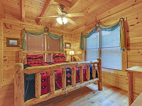 4th image of 2729 Mountain Preserve Dr