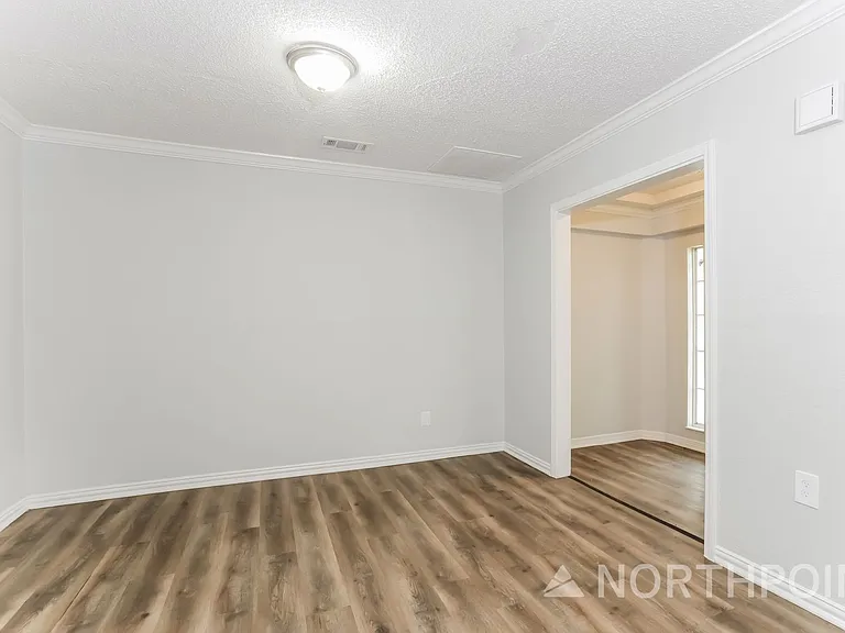 5724 Rich St — Photo 4