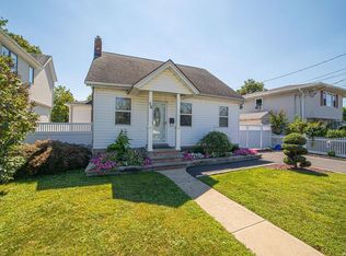 56 Maple St, West Babylon, NY 11704