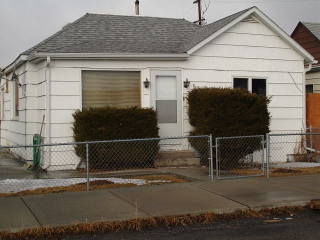 2nd image of 843 Placer St