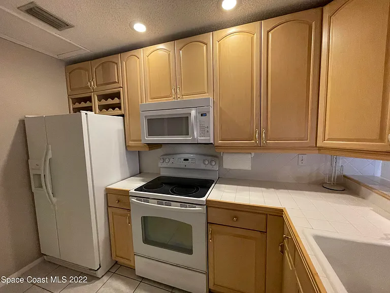 1425 Malibu Cir NE #111 — Photo 10