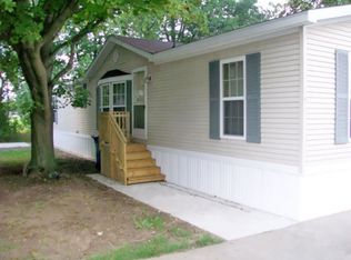 81 Carmell St, Belleville, MI 48111