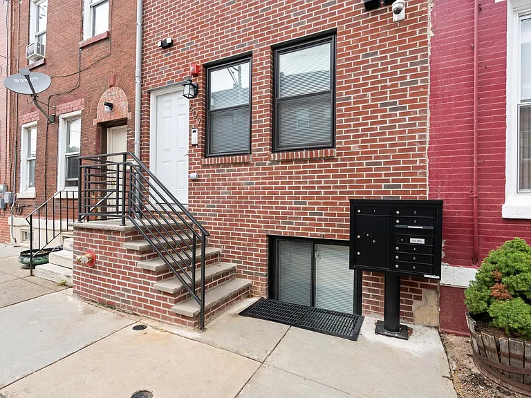 607 N 39th St #1 — Photo 8