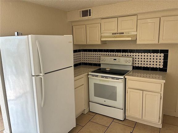 4th image of 2107 Peniston St