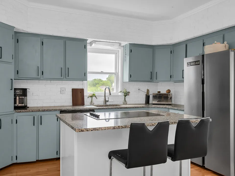 18 Division St #2