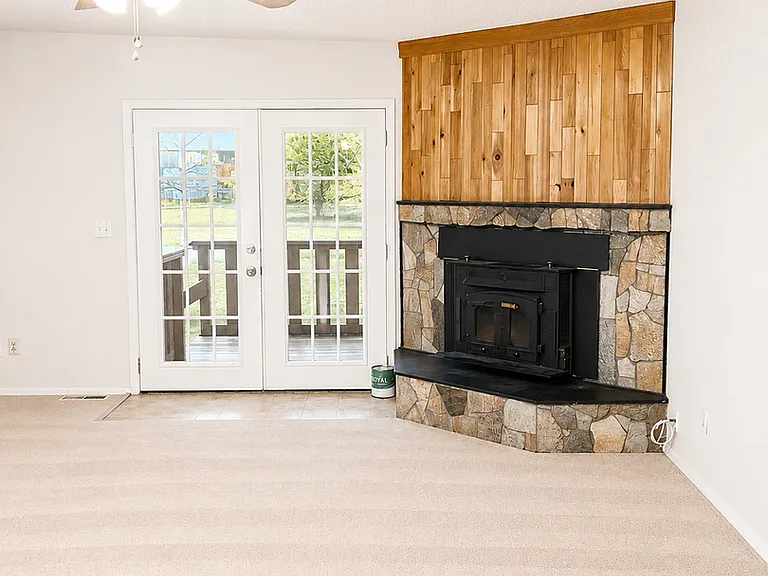 323 Covert Ln — Photo 2