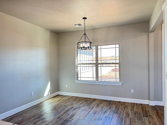 5th image of 237 Weaver Way