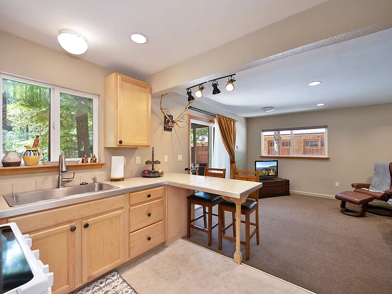 7380 River Rd #A — Photo 5