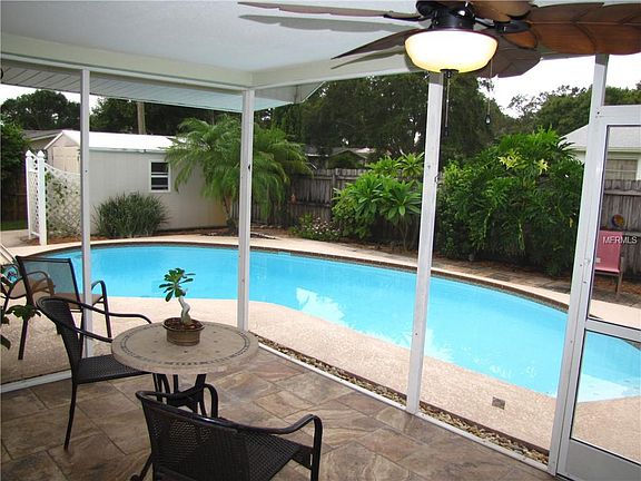 4th image of 1674 Woodridge Dr