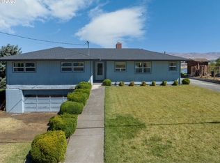 2203 E 10th St, The Dalles, OR 97058