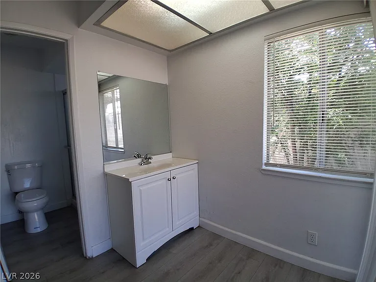 2348 Florence Ave — Photo 7