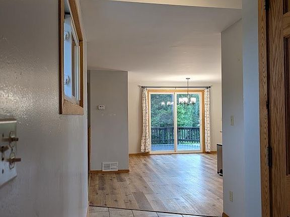 3rd image of 606 McClellan Ave