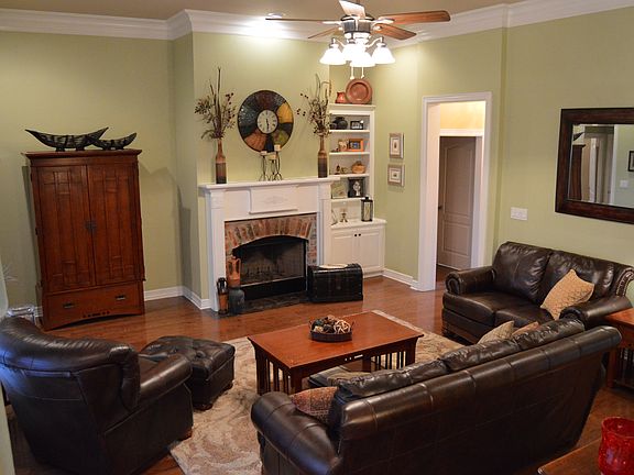 3rd image of 3915 Le Brooke Ln