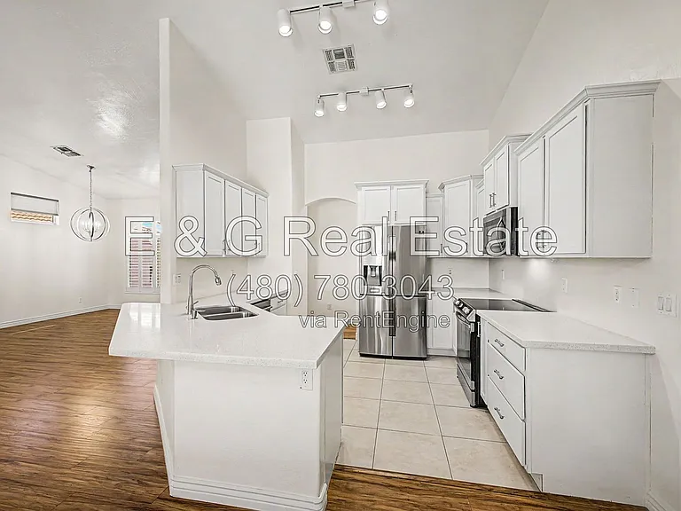 678 W Fremont Dr — Photo 14