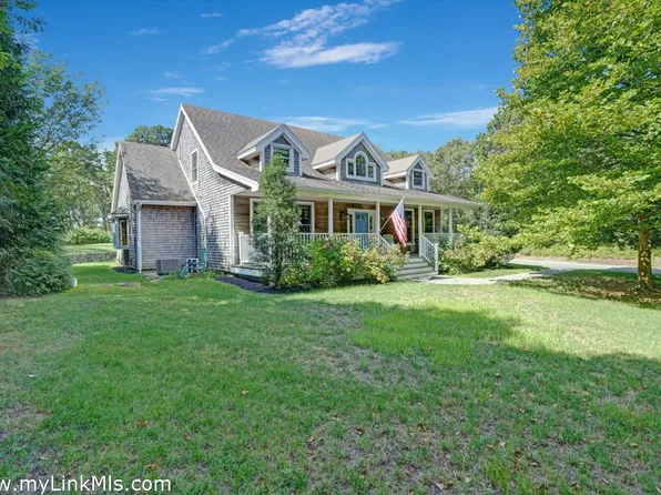 4 High Meadow Ln, Oak Bluffs, MA 02557