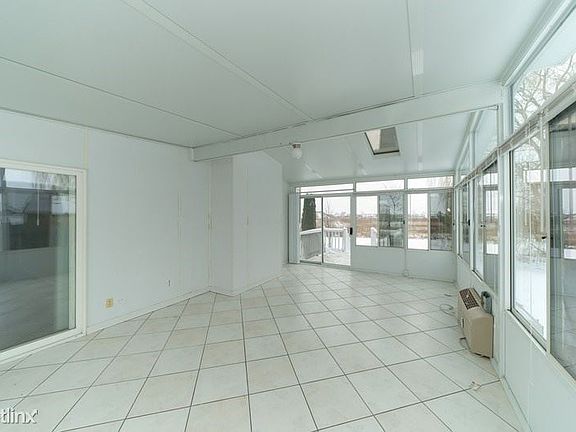 5th image of 2002 Hastings Dr