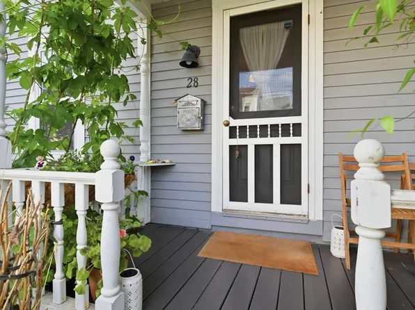 28 Winter St #28, Easthampton, MA 01027