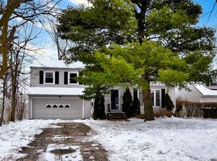 1491 Edgefield Rd, Lyndhurst, OH 44124