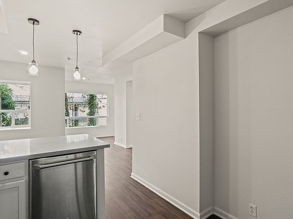 3rd image of 1712 Dexter Ave N APT A