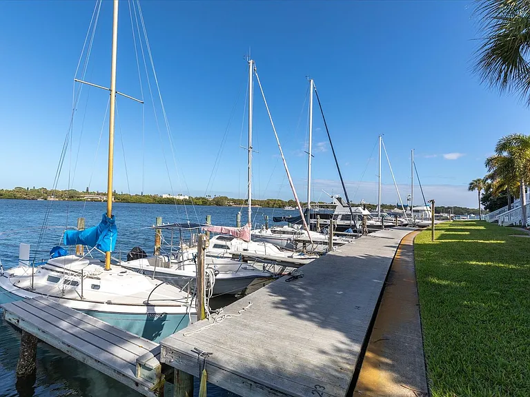 102 Pompano Dr SE #C — Photo 32