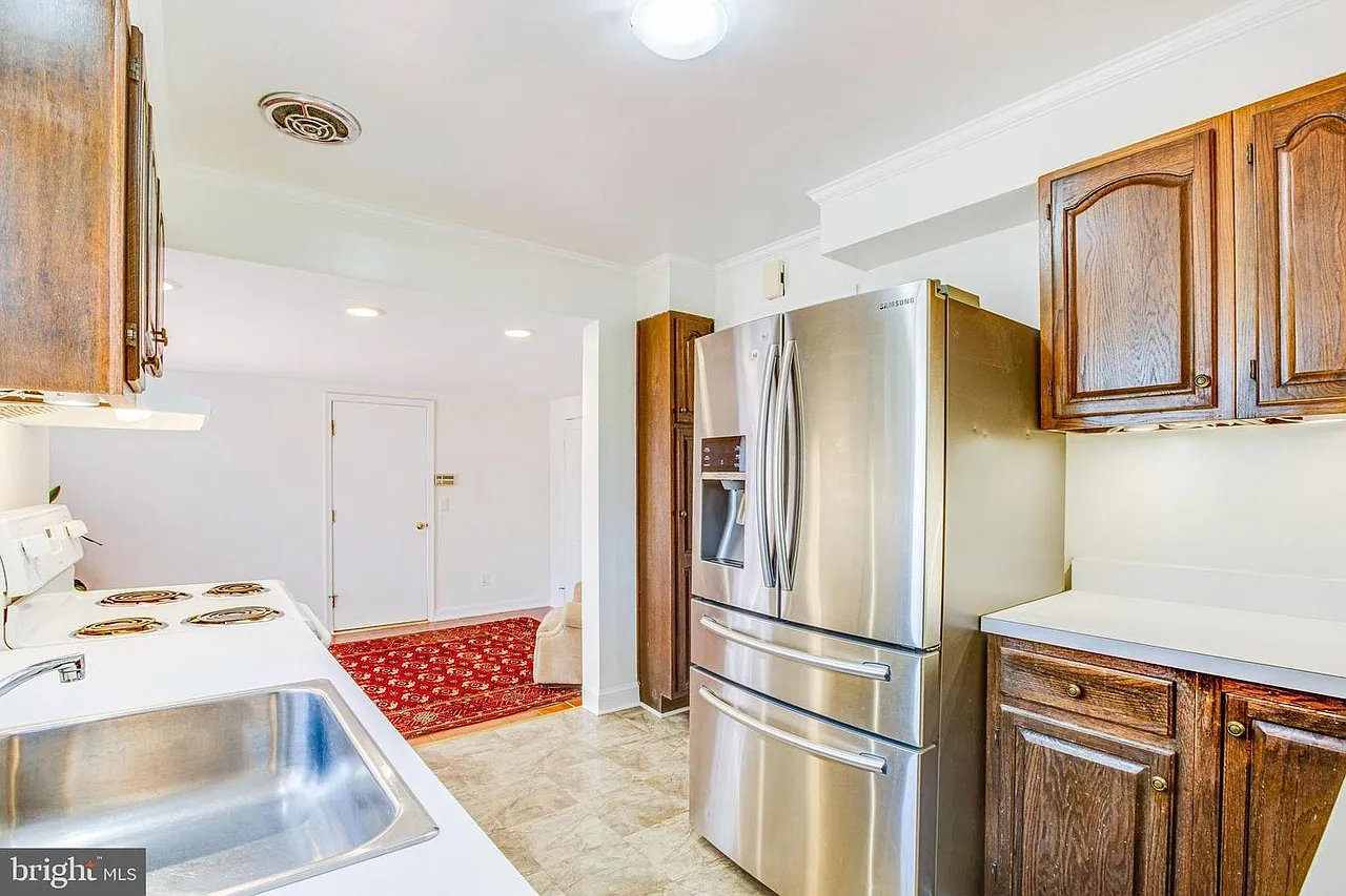 3 bed, 1280 sqft, $3,295 — Photo 4