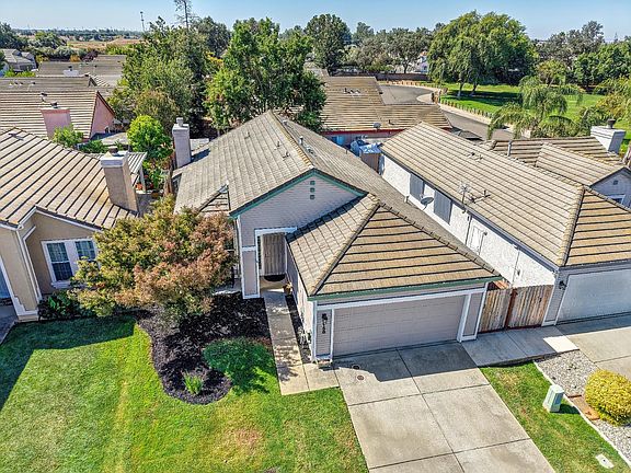 3rd image of 9158 Rose Parade Way