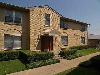 2nd image of 5833 Sandhurst Ln #D