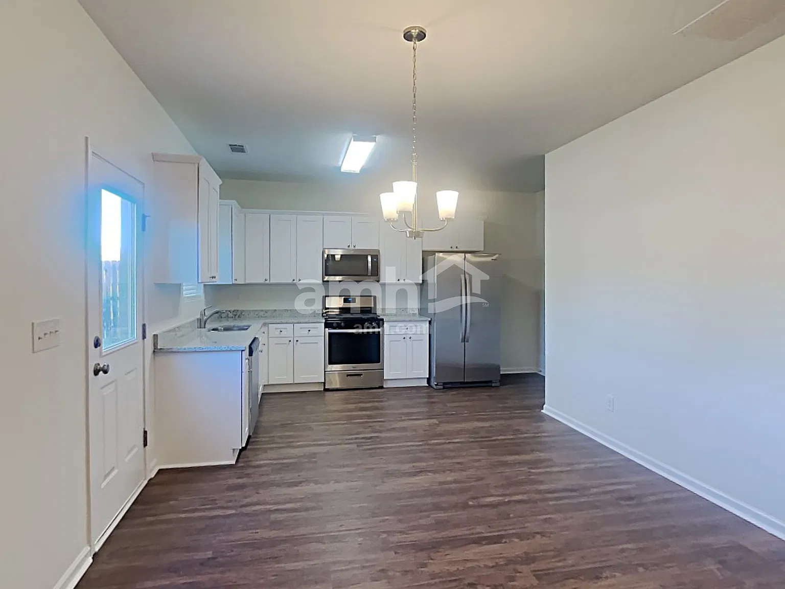 3 bed, 2.5 bath, 1601 sqft, $2,175 — Photo 3