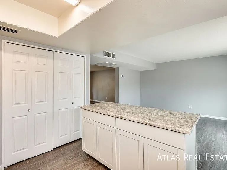 1649 W Hazelwood St — Photo 17