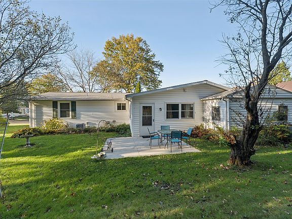 3rd image of 4461 S Park Ln