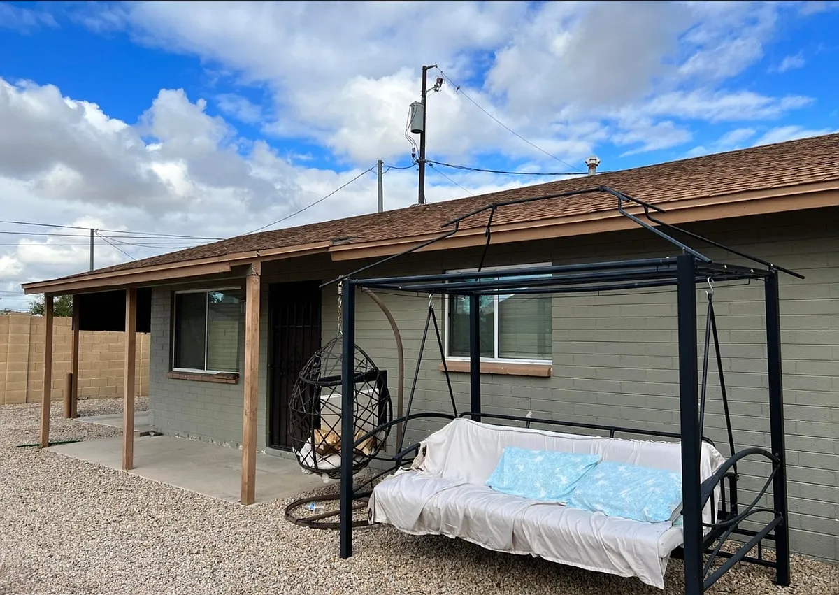 Building Photo - 1328 W Cochise Dr #4