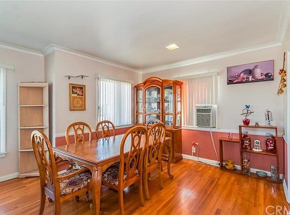 3rd image of 3207 Evelyn Ave