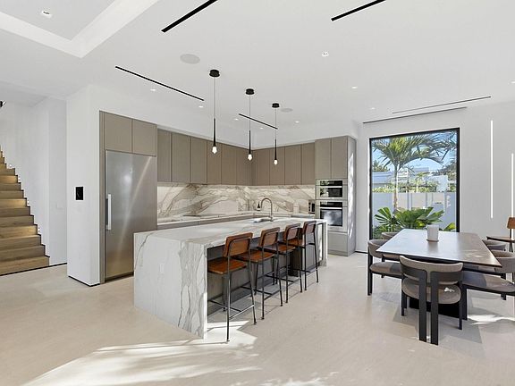 4th image of 2103 Bayview Drive